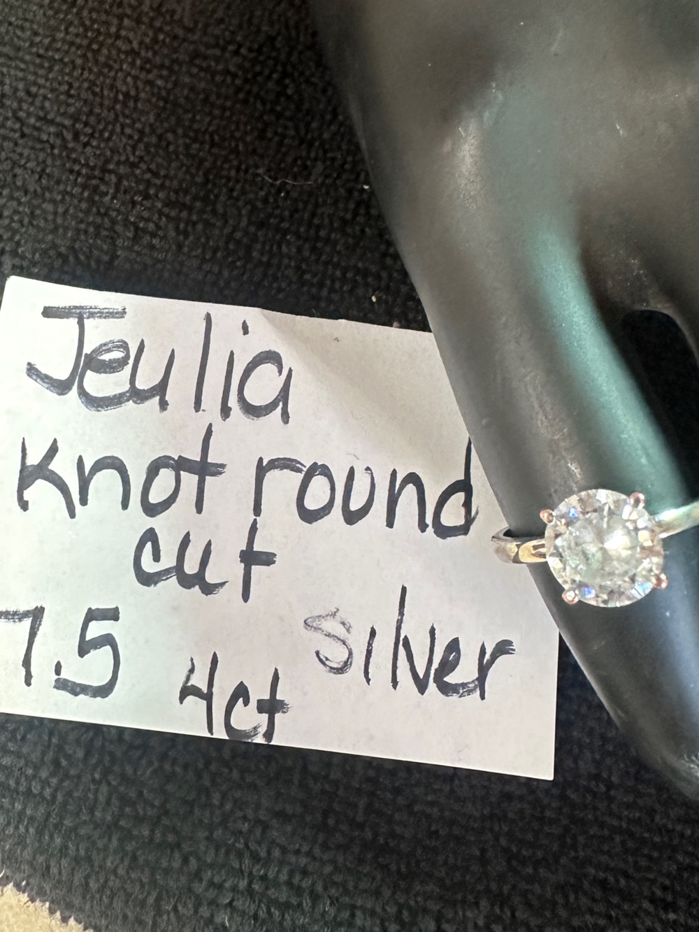 Jeulia Silver Round-Cut Knot Accent Ring in Silver - Size 7.5 4 ct